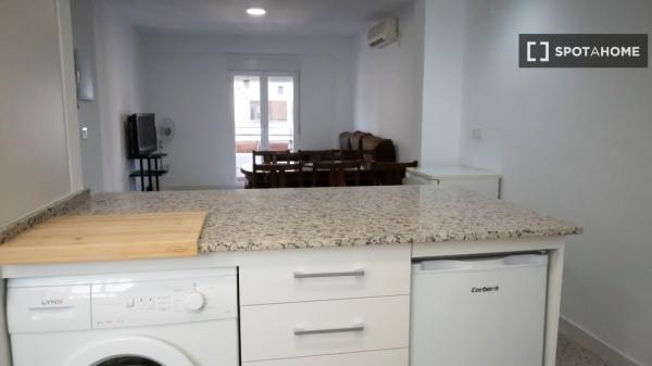 Se alquila habitación en piso compartido en Córdoba