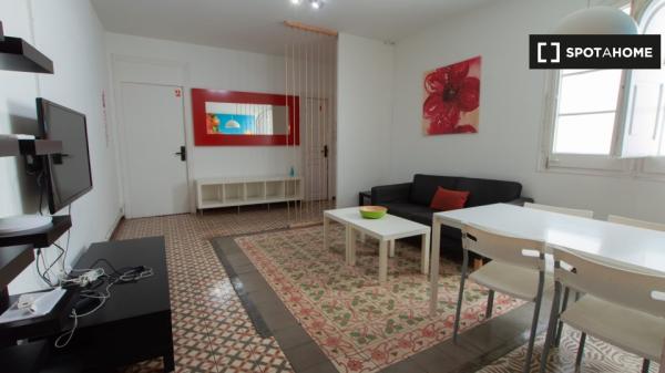 Se alquila habitación en piso de 4 dormitorios en Barcelona