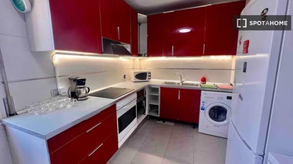 Se alquila habitación en piso de 7 dormitorios en Madrid