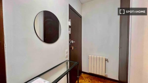 Se alquila habitación en piso de 7 dormitorios en Madrid