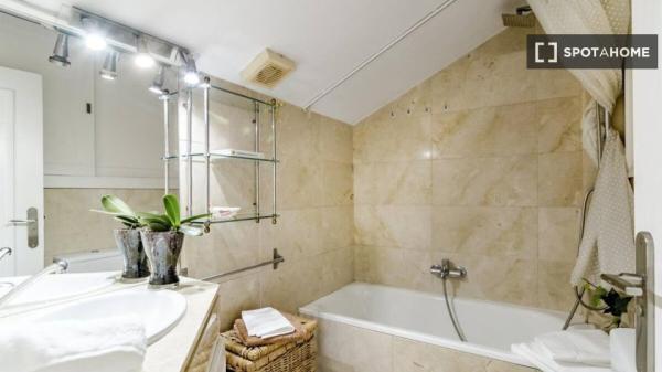 Apartamento de 2 dormitorios en alquiler en Marbella, Marbella