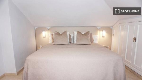 Apartamento de 2 dormitorios en alquiler en Marbella, Marbella