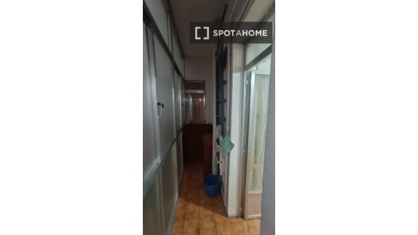 1 dormitorio en piso compartido en Salamaca