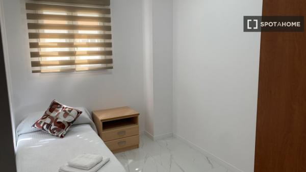 Apartamento de 2 dormitorios en alquiler en Port De Sagunt, Valencia