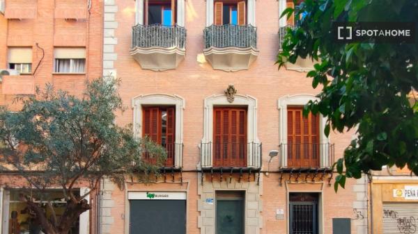 Room for rent in 8-bedroom apartment in Murcia