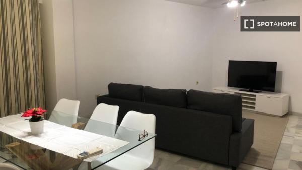 Se alquila habitación en piso compartido de 2 habitaciones en Málaga