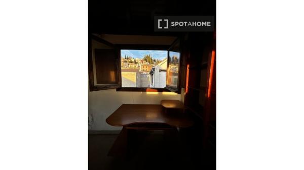 Apartamento completo de 3 dormitorios en Granada