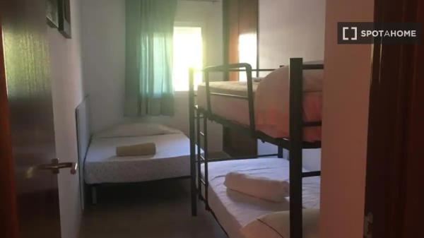 Apartamento de 2 dormitorios en alquiler en Benalmádena, Málaga