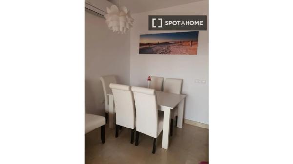 Apartamento de 2 dormitorios en alquiler en Benalmádena, Málaga