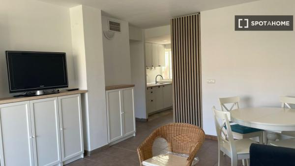 Apartamento de 2 dormitorios en alquiler en Retamar, Almería