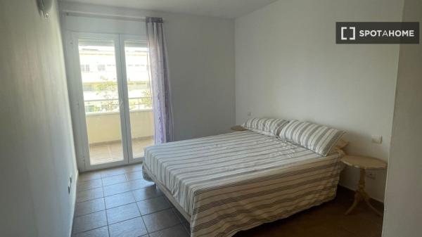 Apartamento de 2 dormitorios en alquiler en Retamar, Almería