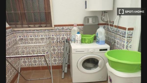 Habitación en piso compartido en Almería