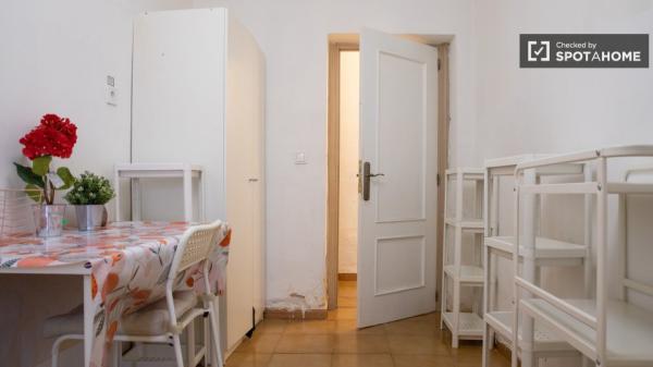 Apartamento de 2 dormitorios en alquiler en Carabanchel, Madrid