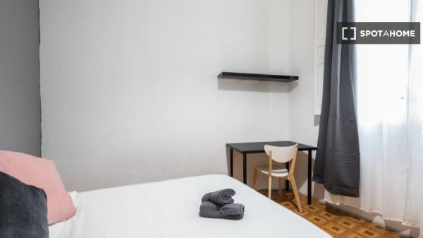 Se alquila habitación en piso compartido en Madrid