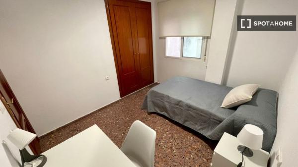 Piso en alquiler de 4 habitaciones en Alcoi, Alicante