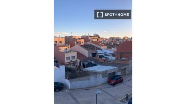 Apartamento de 3 habitaciones en alquiler en Barberà Del Vallès, Lisboa