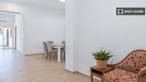 Piso de 3 habitaciones en alquiler en Valencia