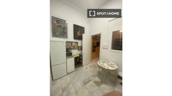 Apartamento de 2 dormitorios en alquiler en Casco Antiguo, Sevilla