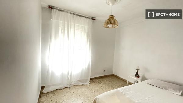 Apartamento de 4 habitaciones en alquiler en Casco Antiguo, Sevilla