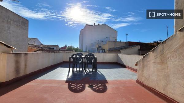 Room for rent in shared apartment with 6 bedrooms in Murcia