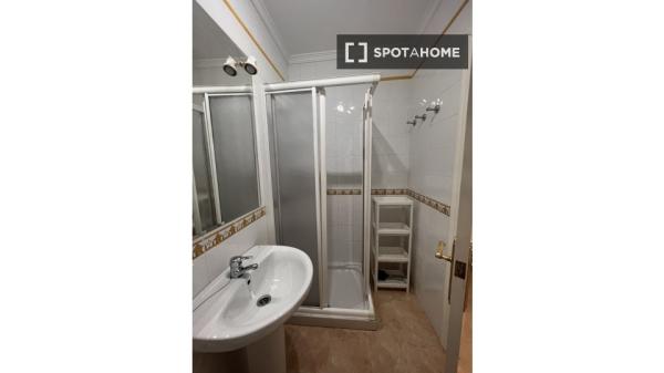 Apartamento de 3 dormitorios en alquiler en Nervión, Sevilla