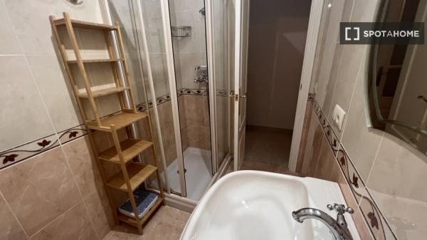 Apartamento de 3 dormitorios en alquiler en Nervión, Sevilla