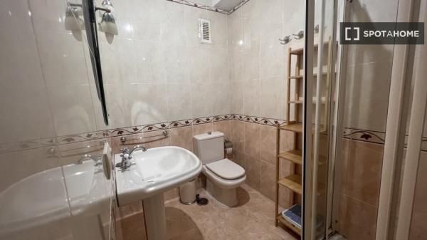 Apartamento de 3 dormitorios en alquiler en Nervión, Sevilla