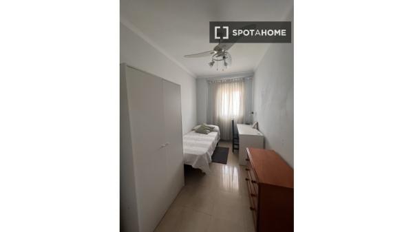 Apartamento de 3 dormitorios en alquiler en Nervión, Sevilla