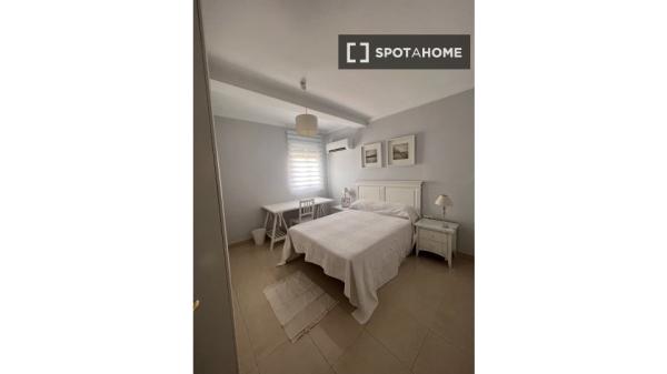 Apartamento de 3 dormitorios en alquiler en Nervión, Sevilla