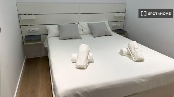 Apartamento de 2 dormitorios en alquiler en Les Corts, Barcelona