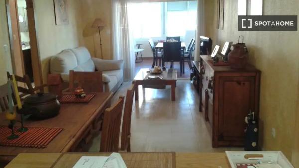 Apartamento de 2 dormitorios en alquiler en Alicante, Alicante