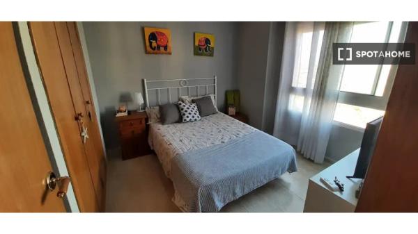 Apartamento de 2 dormitorios en alquiler en Alicante, Alicante