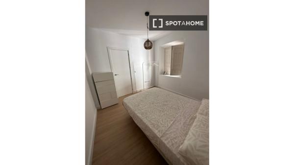 Apartamento de 2 dormitorios en alquiler en Albaicín, Granada