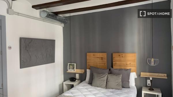 Apartamento de 2 dormitorios en alquiler en L'Eixample, Valencia