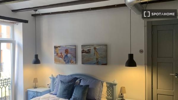 Apartamento de 2 dormitorios en alquiler en L'Eixample, Valencia