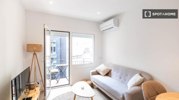 Hermoso apartamento con balcón exterior a pasos del metro Joanic