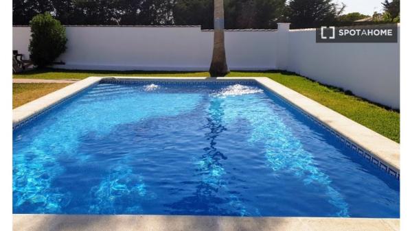 Casa de 3 dormitorios en alquiler en Chiclana de la Frontera