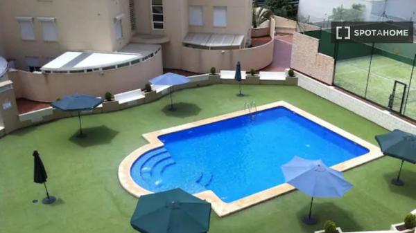 Apartamento de 3 habitaciones en alquiler en El Campello, Alicante