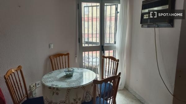 Apartamento entero de 3 dormitorios en Sevilla