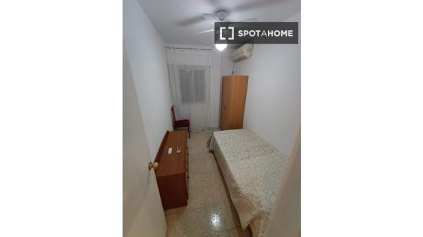 Apartamento entero de 3 dormitorios en Sevilla