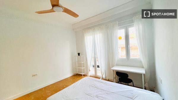 Room for rent in shared apartment in Murcia