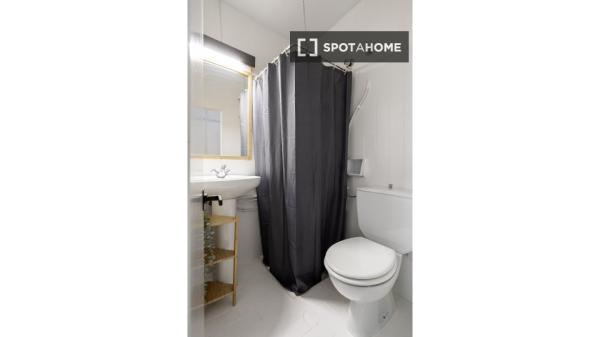 Chambre avec salle de bains à louer en Co-living à Madrid