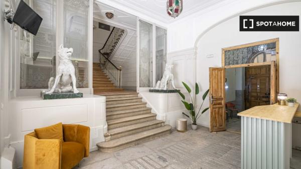 Chambre avec salle de bains à louer en Co-living à Madrid