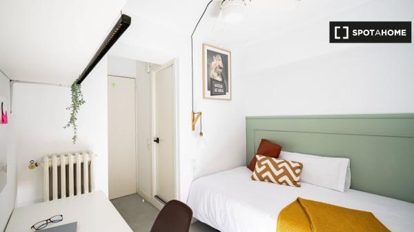 Chambre avec salle de bains à louer en Co-living à Madrid