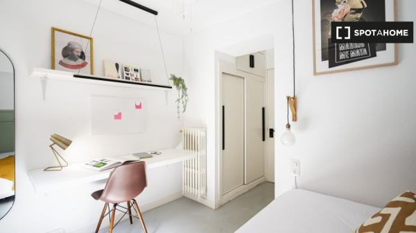 Chambre avec salle de bains à louer en Co-living à Madrid