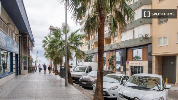 Apartamento de 1 dormitorio en alquiler en Playa De La Victoria, Cádiz