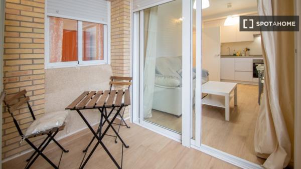 Apartamento de 1 dormitorio en alquiler en Playa De La Victoria, Cádiz