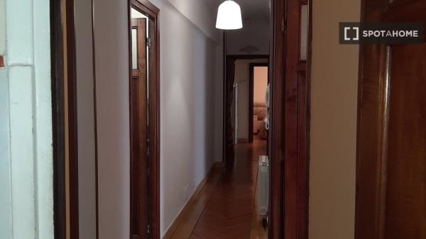 Room for rent in 4-bedroom apartment in Santander