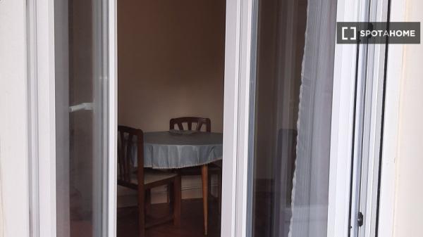 Zimmer zu vermieten in 4-Zimmer-Wohnung in Santander