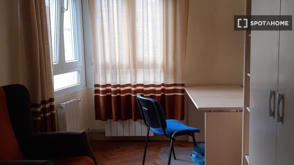 Zimmer zu vermieten in 4-Zimmer-Wohnung in Santander